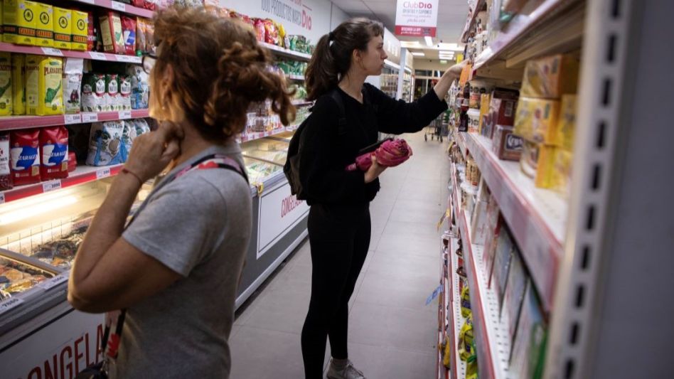 La inflación de noviembre fue de 2,4%, contra 2,7% de octubre, y acumula 112% en el año