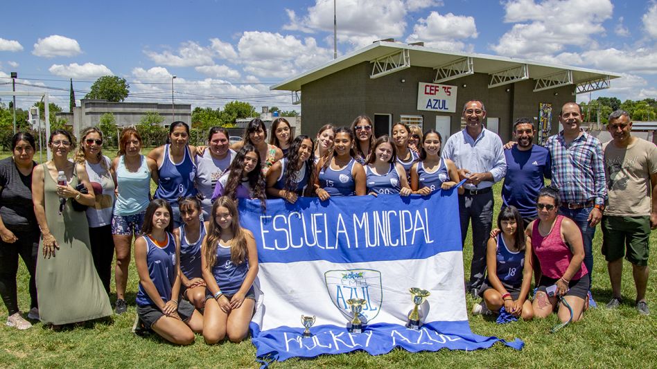 El intendente Sombra visitó la Escuela Municipal de Hockey