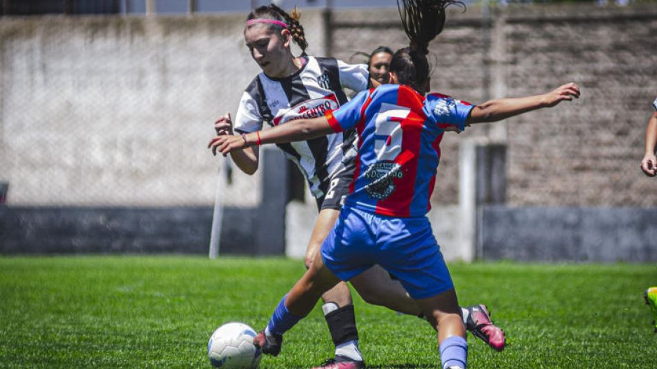 San José se medirá a Alumni a partir de las 11:30 horas. Las chicas de Villa Fidelidad ganaron en la ida y van por su primer título en la divisional.