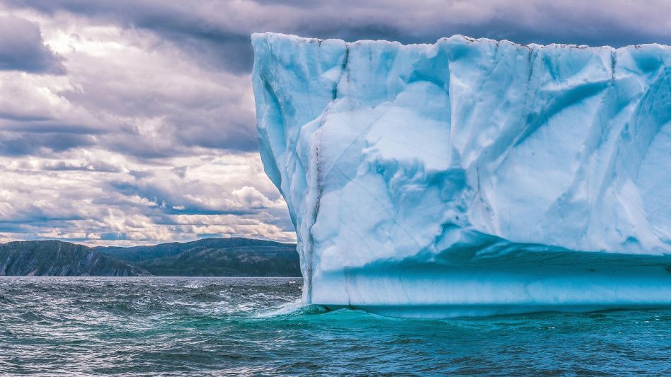 Alertan que el iceberg más grande del mundo viaja a la deriva por el mar