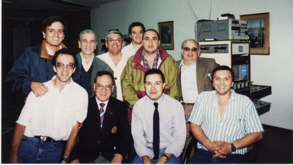 Parte del staff en el año 1995. (De izquierda a derecha). Jorge Ordoñez, Roberto Godoy, Mario Daher, Juan Pucheu, Marcelo Piraro y Alfredo Pucheu. (Abajo) Juan José Tachella, Popo Berrios Pérez, Migue