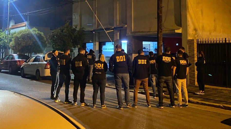 Agentes de la DDI Azul encabezaron este megaoperativo contra el juego clandestino. FOTO: DDI AZUL/PBA