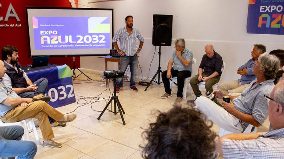 Luego de la suspensión por cuestiones climática de la ExpoAzul 2032, las charlas previstas comenzaron a desarrollarse en instalaciones de AECA.  PRENSA MUNICIPAL