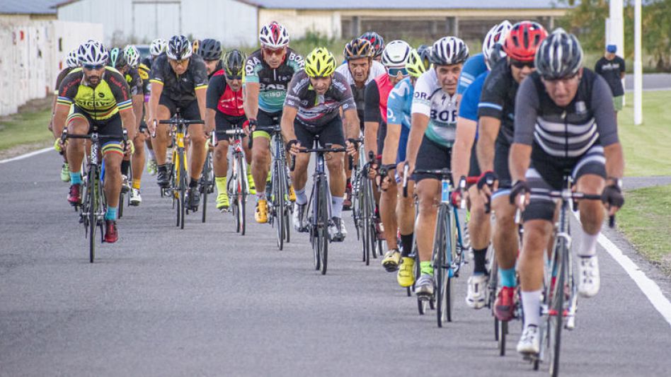 El sábado se estará desarrollando en el óvalo un nuevo festival nocturno del Club Ciclista Azuleño.
