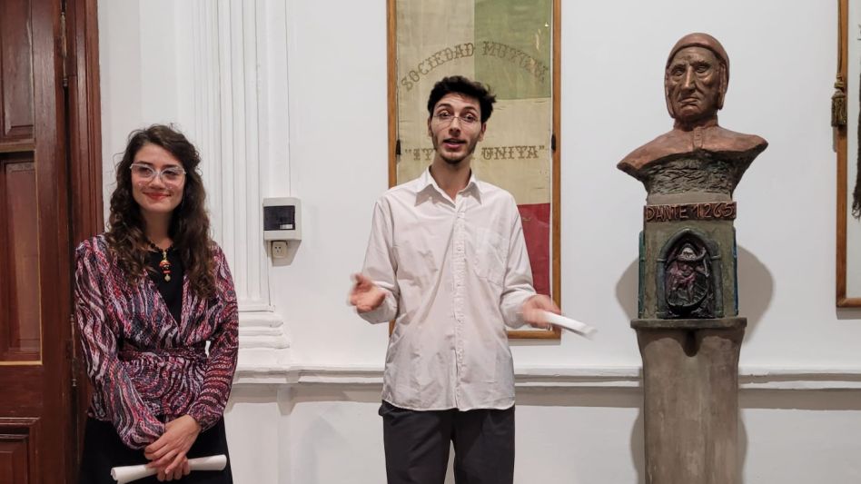 En ausencia de Giancarlo Asero, sus hijos Elena y Juan Manuel, presentaron la obra.