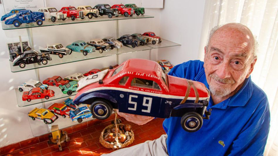 El taller de Coco con varios de sus autos de carrera.   FOTOS NACHO CORREA    