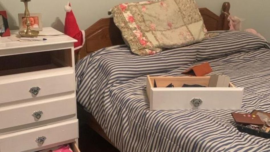Fue a celebrar la Navidad y al volver a  su casa descubrió que le habían robado 