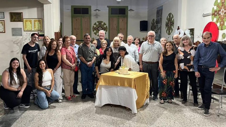 El brindis simbólico que se llevó a cabo al celebrar los 56 años de la institución. 
