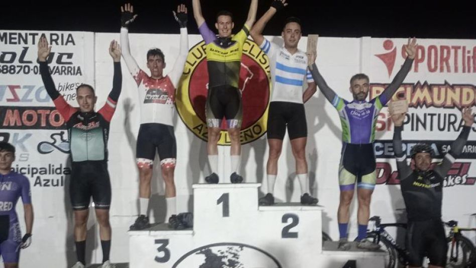 El cachariense Gonzalo Seoane en lo más alto del podio. 