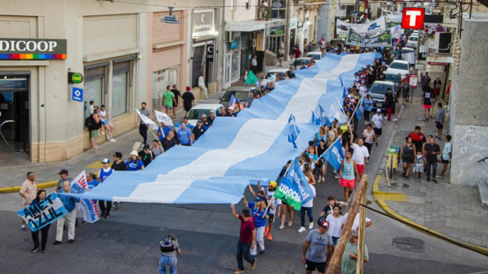 Multitudinaria marcha convocada por la CGT Azul en enero del 2024. Varios sectores se expresaron contra la ley ómnibus del gobierno nacional.  ARCHIVO/NACHO CORREA