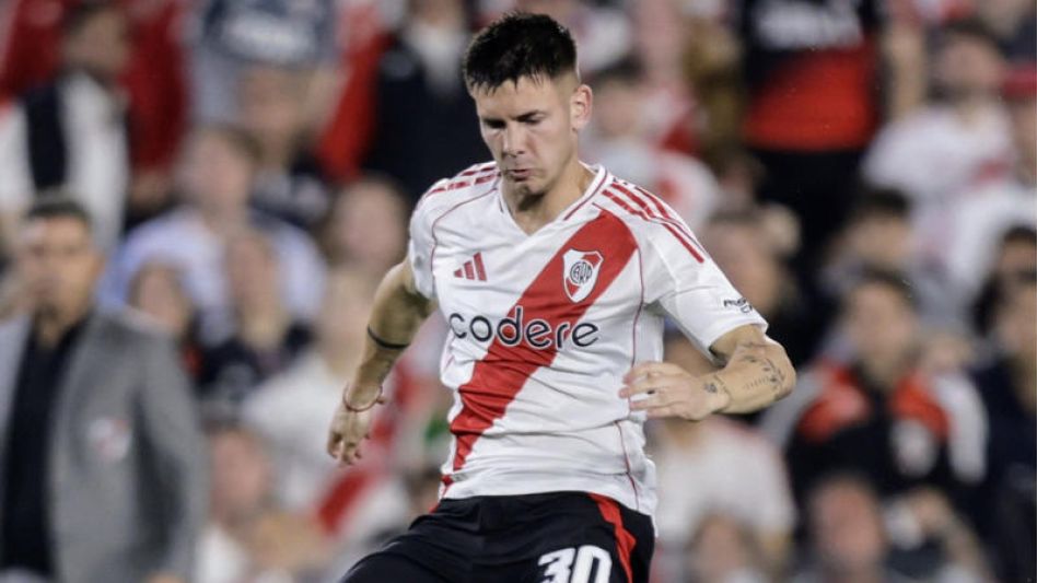 Franco Mastantuono debutó este año en la Primera División de River Plate y es el décimo sexto azuleño en jugar en el fútbol profesional. FOTOBAIRES.COM