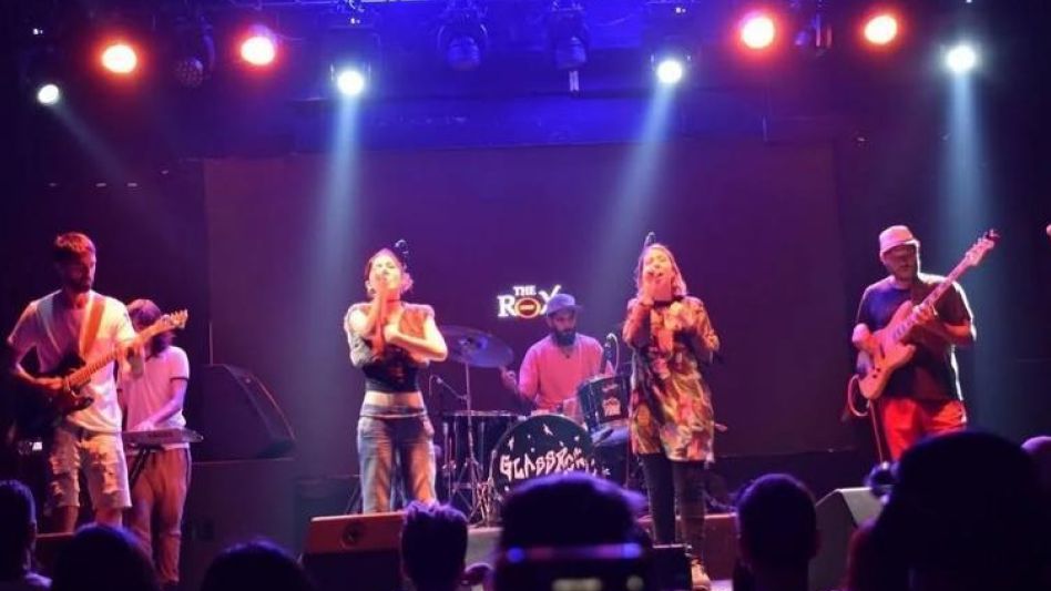 Cami Enriquez Band está integrada por Lucas Calvo en bajo, Juli Calvo en coros, Thiago Décima en batería, Emilio Bertuzzi en guitarra y Tomás Chiodi en teclados y sintetizadores.  GENTILEZA PAULA QUIR