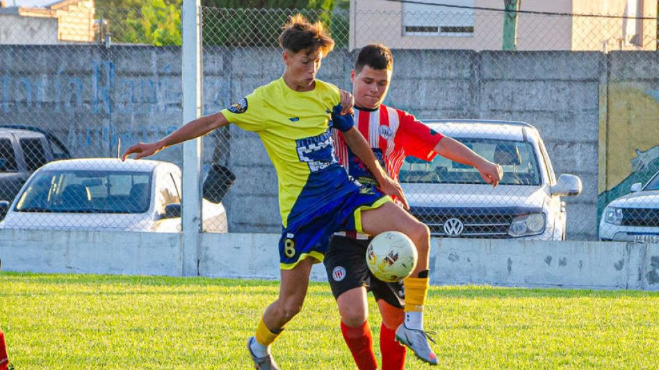 Atlético y Estrellas serán dos de los protagonistas de la primera jornada del Torneo Nocturno, que comenzará mañana en la cancha de Athletic. NACHO CORREA