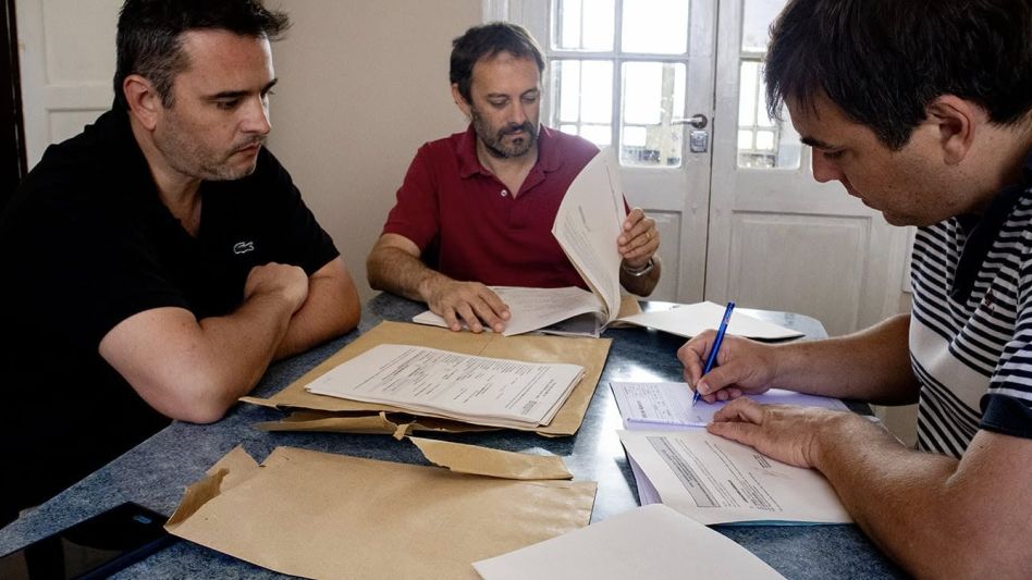 Apertura de sobres de licitaciones   para efectores de Salud del Partido de Azul