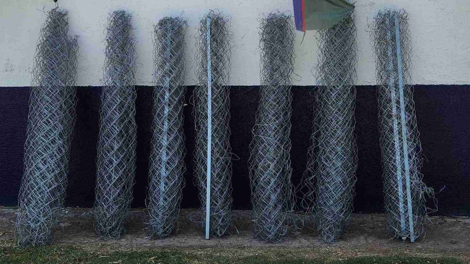 Rollos de alambra robados y recuperados por la Policía. El ilícito se produjo en el matadero ?Los Retobos?. FOTO: CPR AZUL/PBA