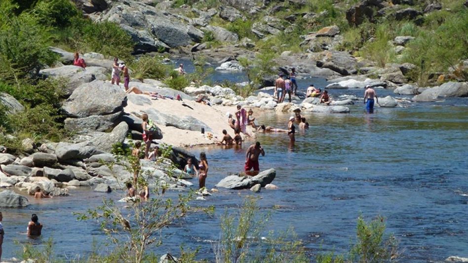 Córdoba: un joven  arrojó al río y murió al golpear su cabeza contra una piedra