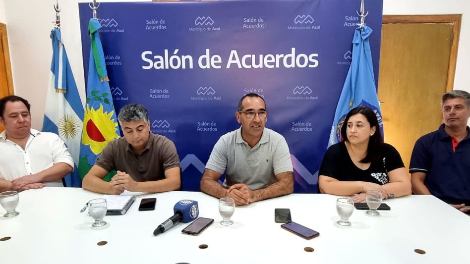 "Hoy podemos anunciar que  Azul va a tener un nuevo transporte público"