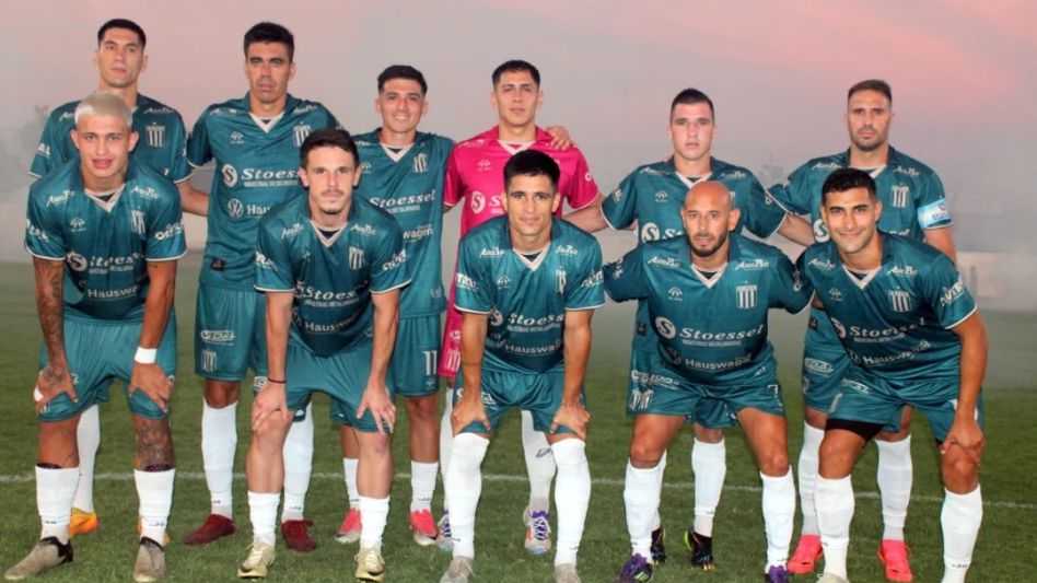 Ferro, con los azuleños Borda y Sánchez, llegó a la final de la región Bonaerense Pampeana Sur del Torneo RegionaL. FOTOGRAFIAS VERITO 