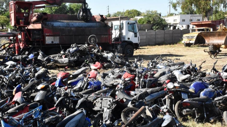 Trenque Lauquen: destruyen 200 motos, 150 caños de escape modificados y 50 automóviles