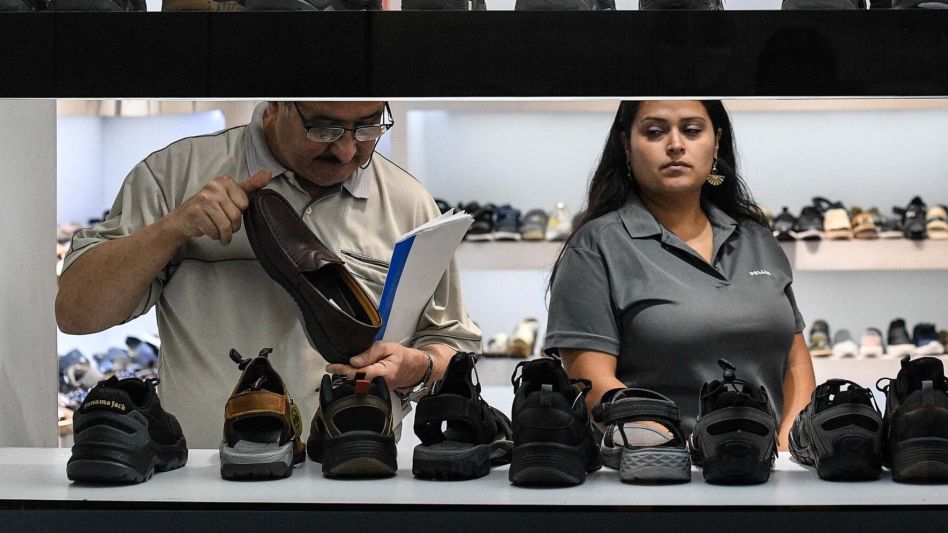 El consumo muestra signos de repunte pero cerró un 2024 con una baja de 7,4%