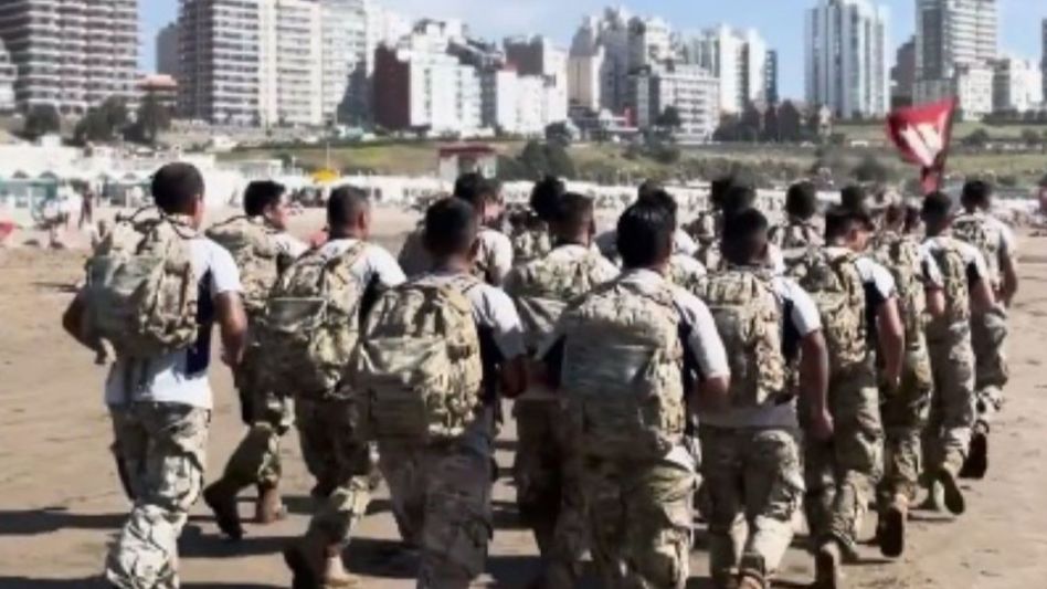 El Ejército Argentino en las playas de Mar del Plata. Foto: captura de pantalla.