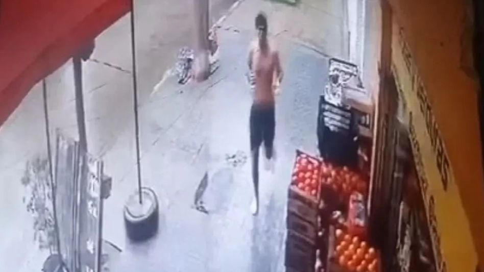 El joven fugado, en una imagen de una cámara de seguridad. Foto: gentileza 0221.