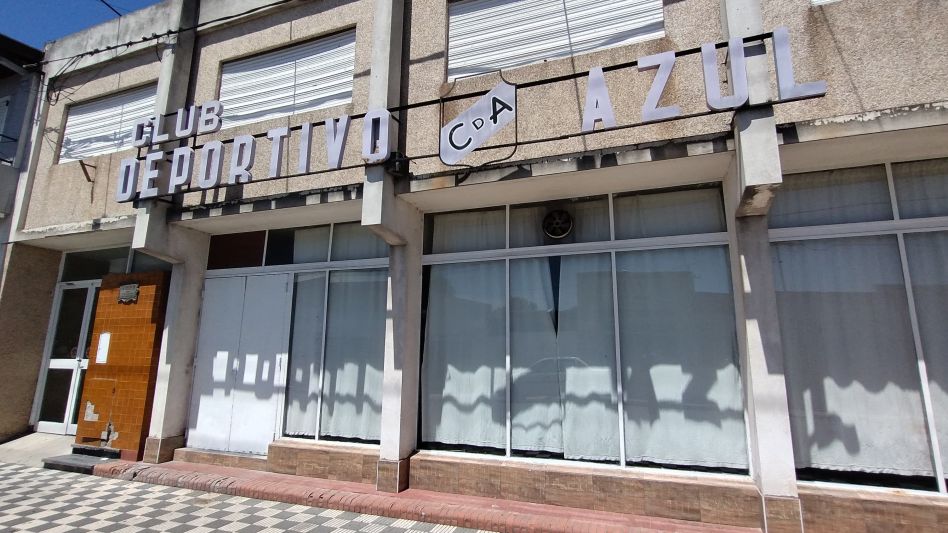 La comisión  directiva de Deportivo Azul reclama su sede y criticó la inacción Municipal. Foto: Nacho Correa.