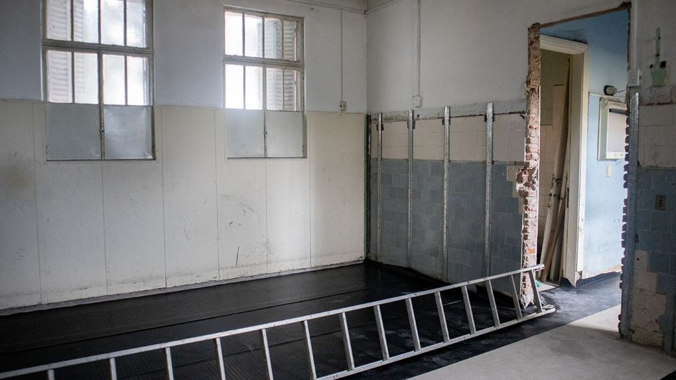 Empezamos a reestructurar la vieja sala de Rayos y ya se está terminando la primera etapa que es la remodelación del piso completo, puntualizó Diego Azcona. Foto: archivo gentileza Prensa Municipal.