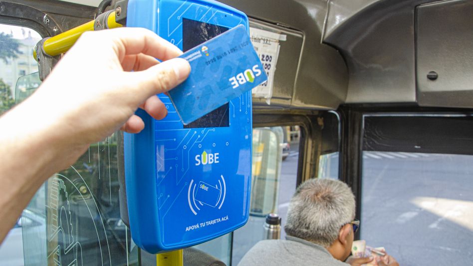 Desde el lunes último, Autobuses Buenos Aires presta en Azul el servicio de transporte público de pasajeros. En los próximos días quedará habilitado el sistema de la tarjeta SUBE. Foto: archivo.