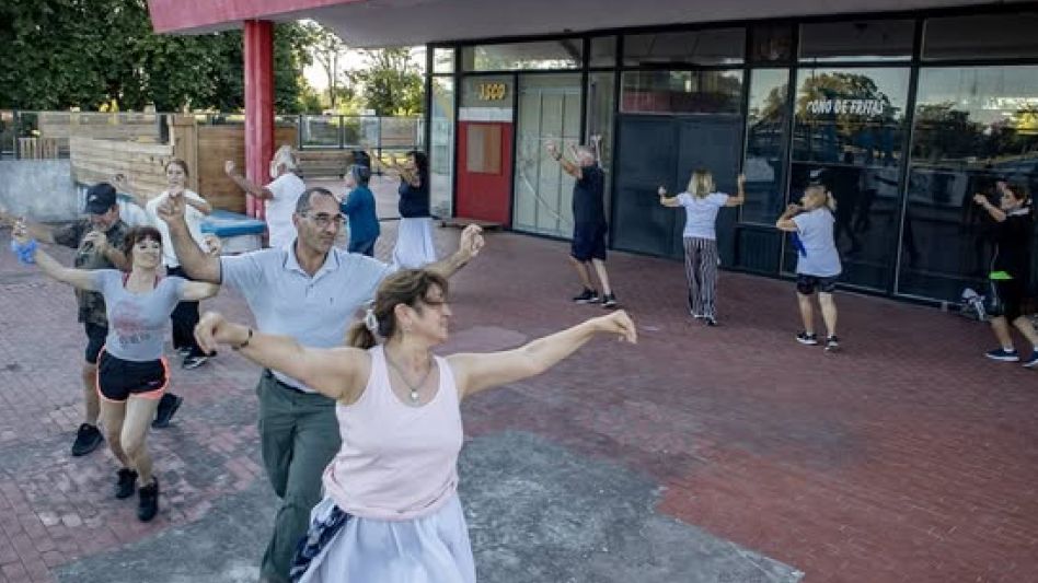 Viernes de Folklore en el Balneario Municipal