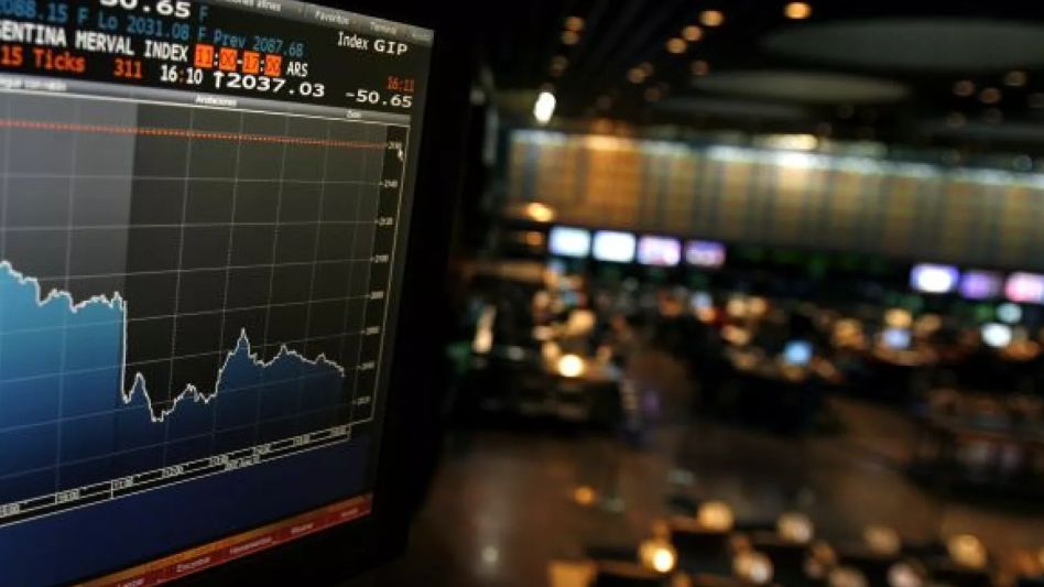 Temblor financiero: cayeron bonos y el Merval y el riego país terminó arriba de 700 puntos