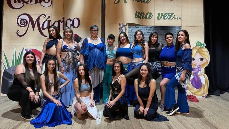 Uno de los tantos talleres que se cursan en el Círculo Árabe transmitiendo conocimientos de su cultura. 