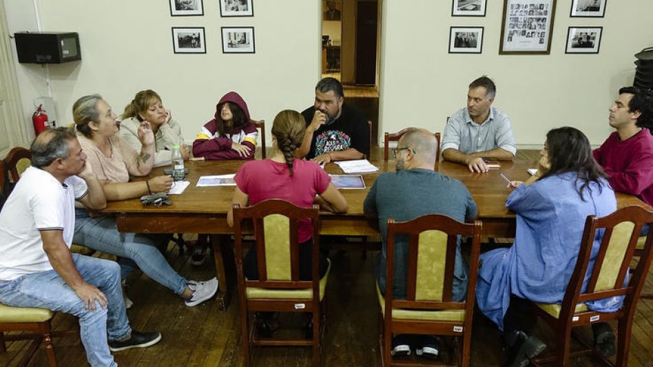 Un tramo de la reunión que se concretó días atrás en el recinto del Concejo Deliberante de esta ciudad entre vecinos del barrio Villa Mitre y legisladores locales.  PRENSA/CONCEJO DELIBERANTE