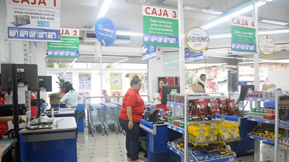Coronel Pringles: una cajera de un supermercado estafó a 67 clientes con extracciones de dinero