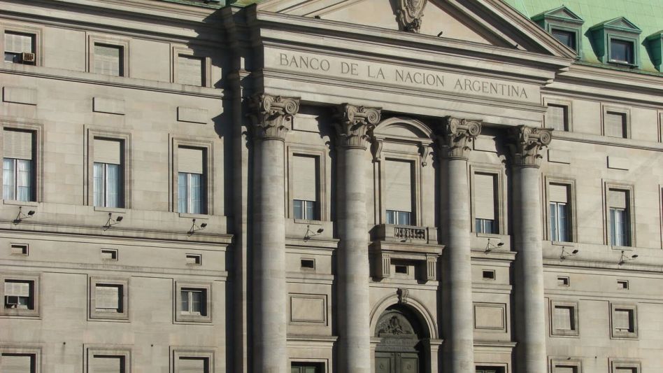 Antes de viajar a Estados Unidos, Milei firmó el decreto que transforma al Banco Nación en Sociedad Anónima