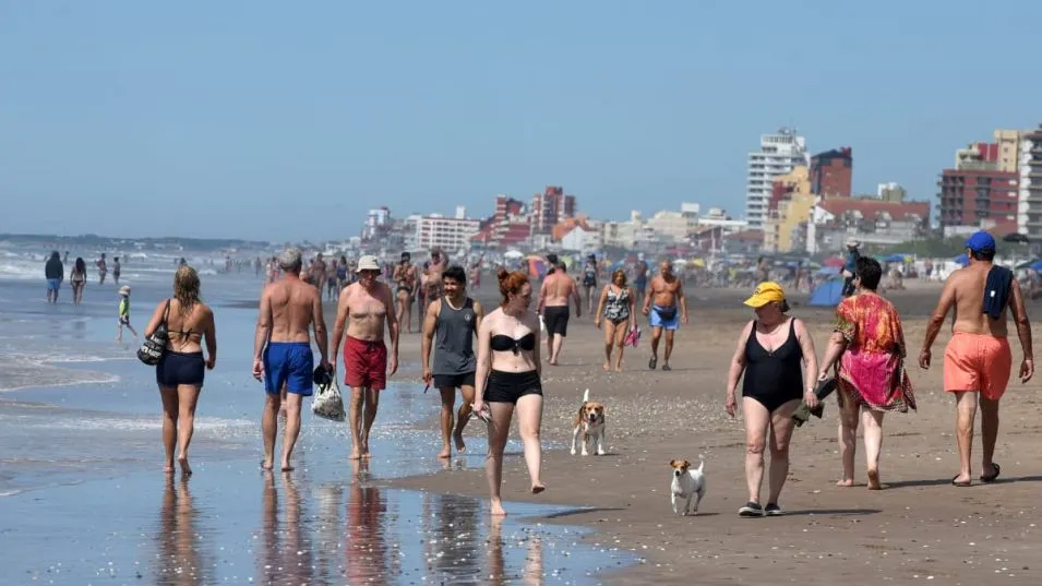 Menos turistas y más viajes al exterior: el balance del verano