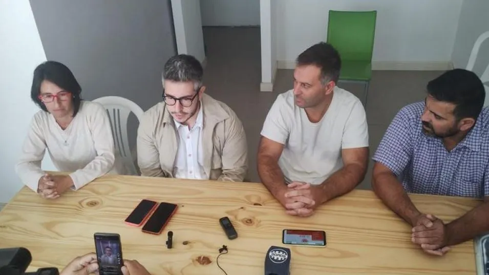 Fiamma Mansilla, Federico Castrovinci, Ignacio Furiasse y Saúl Lucero, dialogaron con los medios locales. NICOLÁS MURCIA