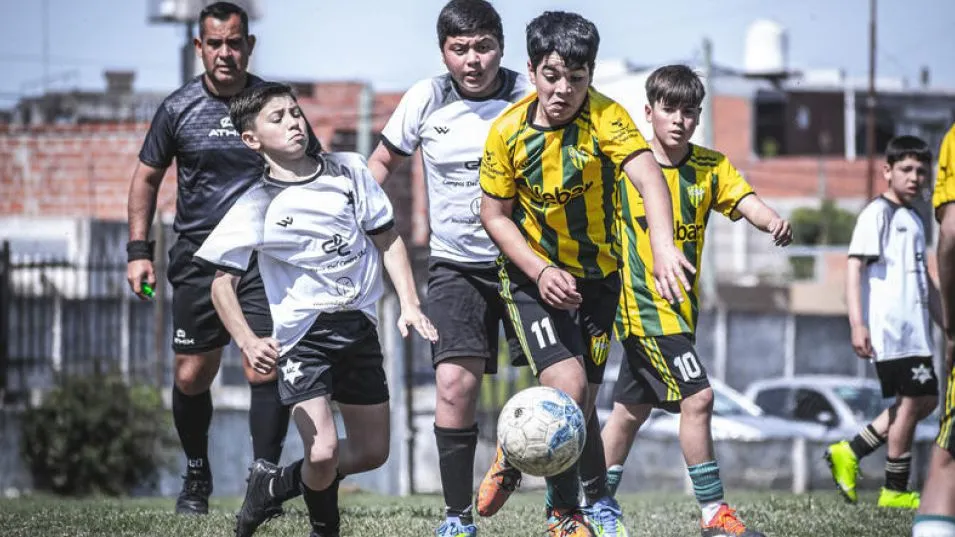 Mañana comenzará, con siete partidos, el Torneo Apertura de Divisiones Inferiores. Se jugarán en canchas de Azul, Tapalqué y Chillar. ARCHIVO  