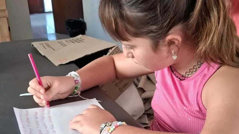 Lourdes con solo 10 añitos escribió una carta que no solo conmovió a la gente de Bahía sino que hasta hubo un hashtag sobre el gesto de la niña