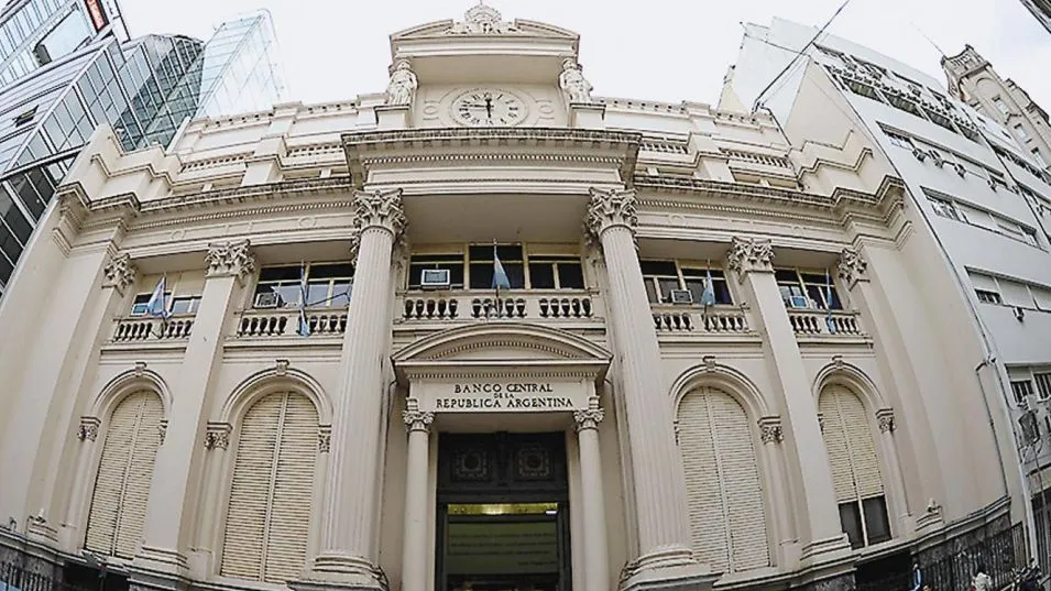 Más tensión cambiaria: el BCRA volvió a vender y las reservas perforaron un nuevo piso