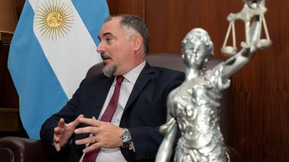 En su despacho, el juez Gabriel Di Giulio habló con EL TIEMPO para referirse al nuevo sistema acusatorio en el régimen penal federal. NICOLÁS MURCIA 