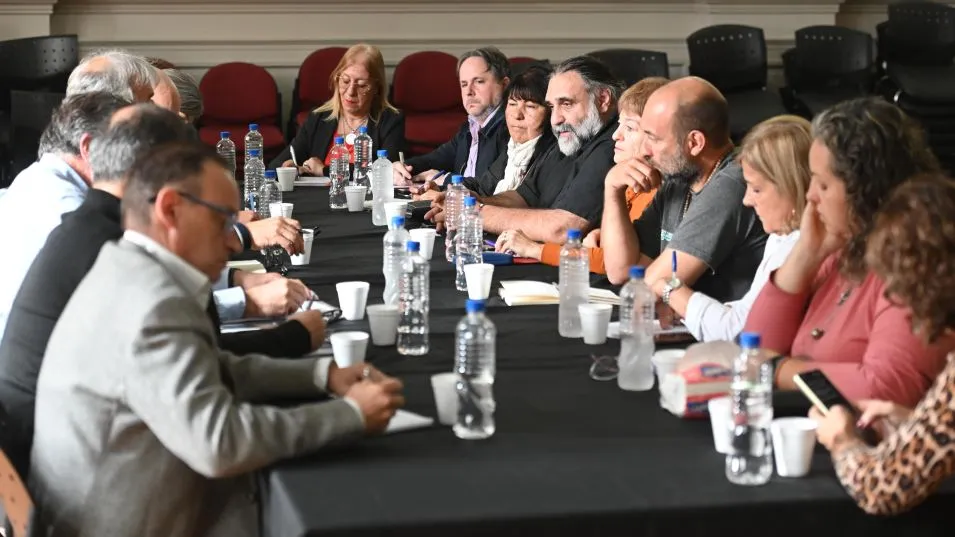 Dirigentes del Frente de Unidad Docente Bonaerense mantuvieron una reunión con la Dirección General de Cultura y Educación de la Provincia. PRENSA SUTEBA