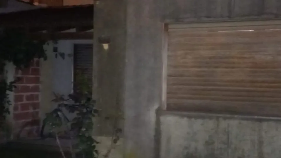 Una casa que está en Villa Piazza Centro, el lugar donde un hombre se suicidó este jueves por la noche. FOTO: EPDS AZUL/PBA