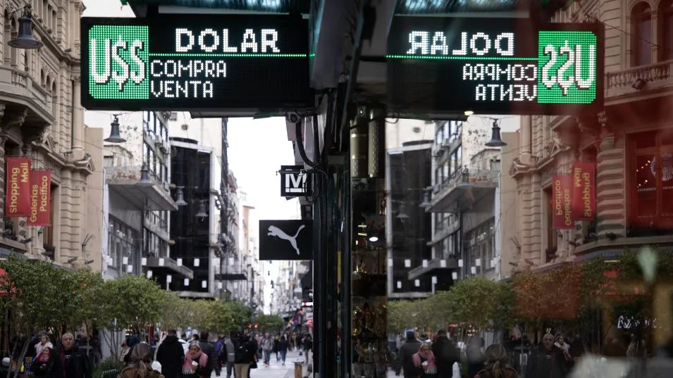 ¿Cuánto costará el dólar desde el lunes? Análisis y proyecciones de los especialistas
