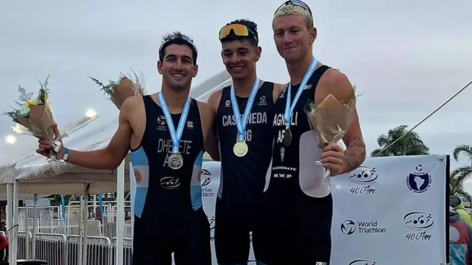 El triatleta de Azul, Gerónimo Dherete, terminó segundo en su categoría Elite, en el Half Triatlón Termas de Río Hondo 2025.