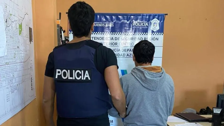 El condenado por este robo agravado. La imagen data de mayo de 2023, cuando lo detuvieron.  EPDS AZUL/PBA/ARCHIVO