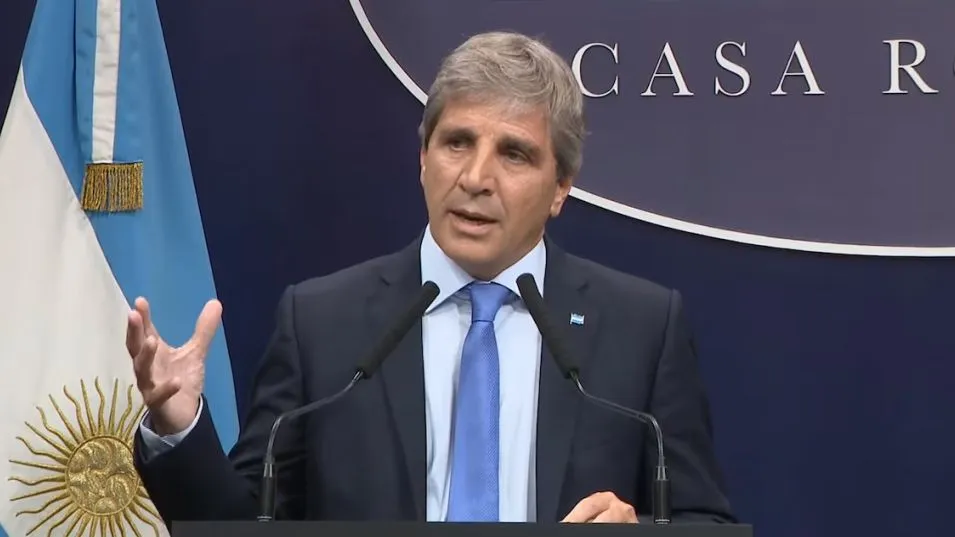 Impuestos, QR y cambios para el campo: ¿qué medidas analiza el gobierno para acelerar el uso de dólares?