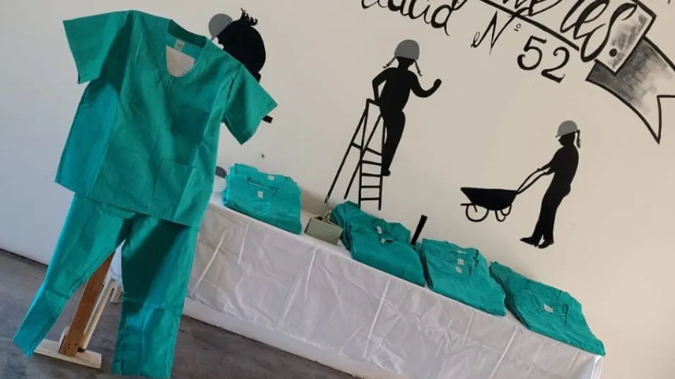 En la cárcel de mujeres de Azul confeccionaron 60 ambos quirúrgicos para un hospital local