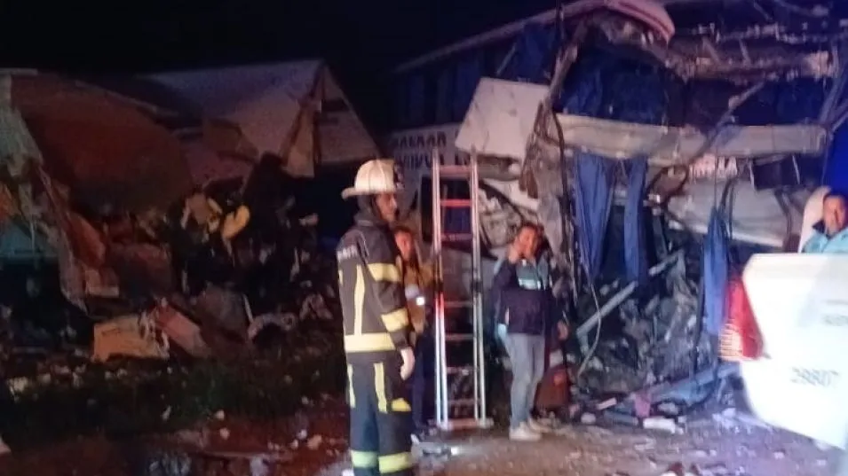 Azuleños heridos en el trágico choque entre un micro y un camión en Ruta 3