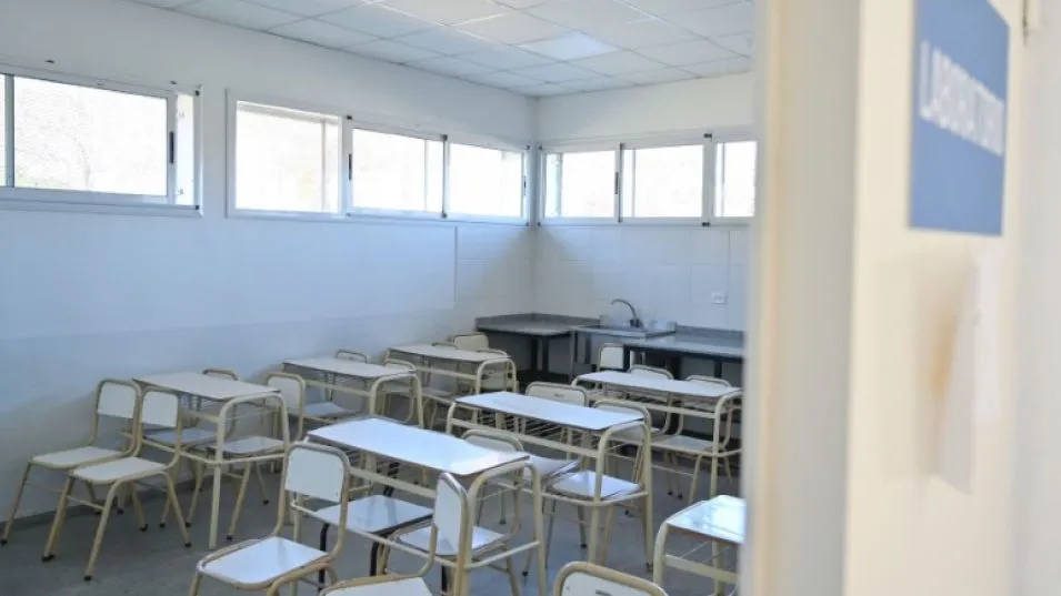 La Provincia invierte más de 2,3 mil millones de pesos en obras y refacciones de gas para escuelas bonaerenses